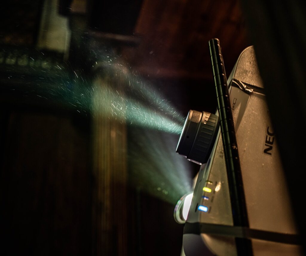 Kinoprojektor bei einer Filmpremiere