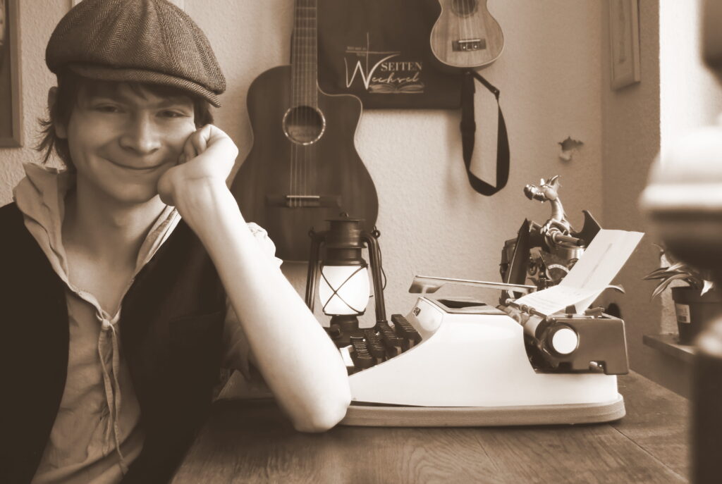 Joas mit seiner Schreibmaschine